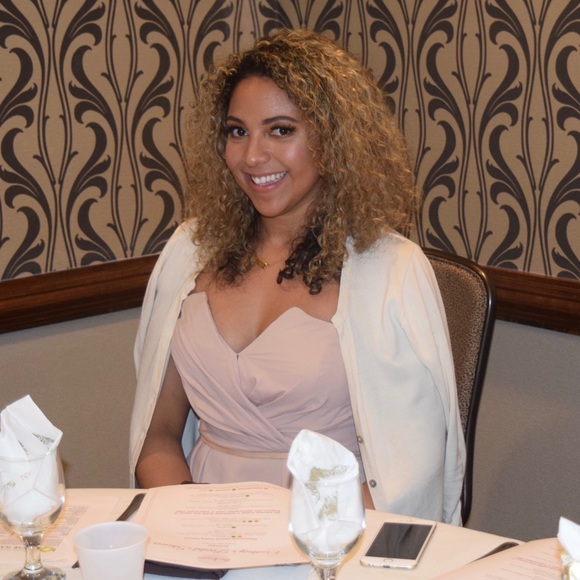 Meet your Posher, Courtney - Picture 2 of 8